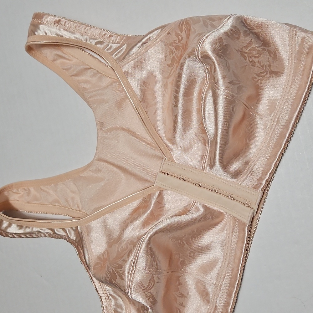 Elegant Satin Bra in Peach Size 85E (38E Or 38DD) Front Closure - Picture 3 of 12